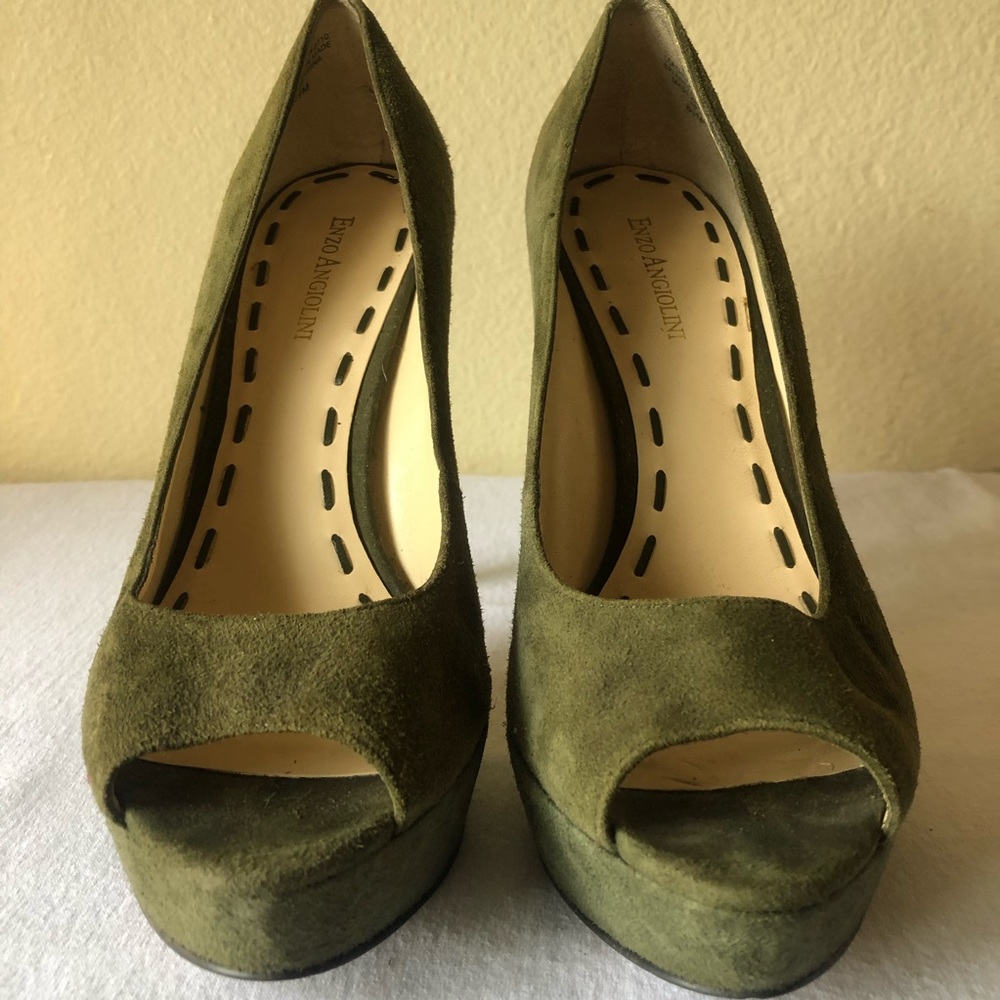 Enzo Angiolini Sully peep toe heel green suede